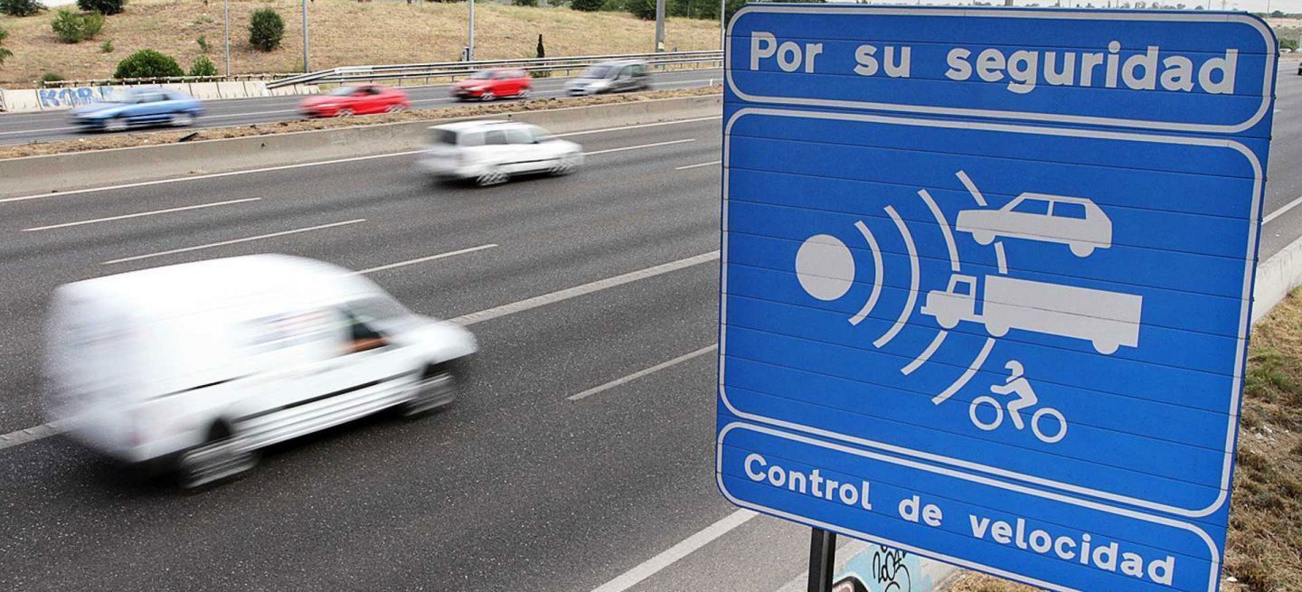La DGT declara la guerra a los detectores de radar este verano: así son las multas que pueden arruinar tus vacaciones