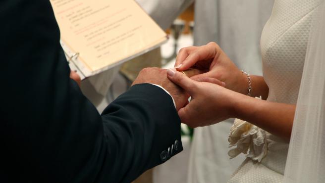 Giro en la 'boda de los horrores' con una supuesta infidelidad de la novia: el novio niega los altercados y asegura que viven juntos