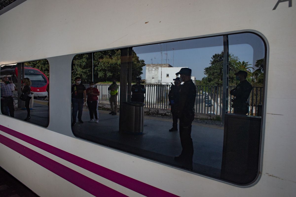 Uno de cada cuatro trenes, afectado por la huelga de Renfe en este viernes, uno de los días con mayor movimiento de viajeros por vacaciones