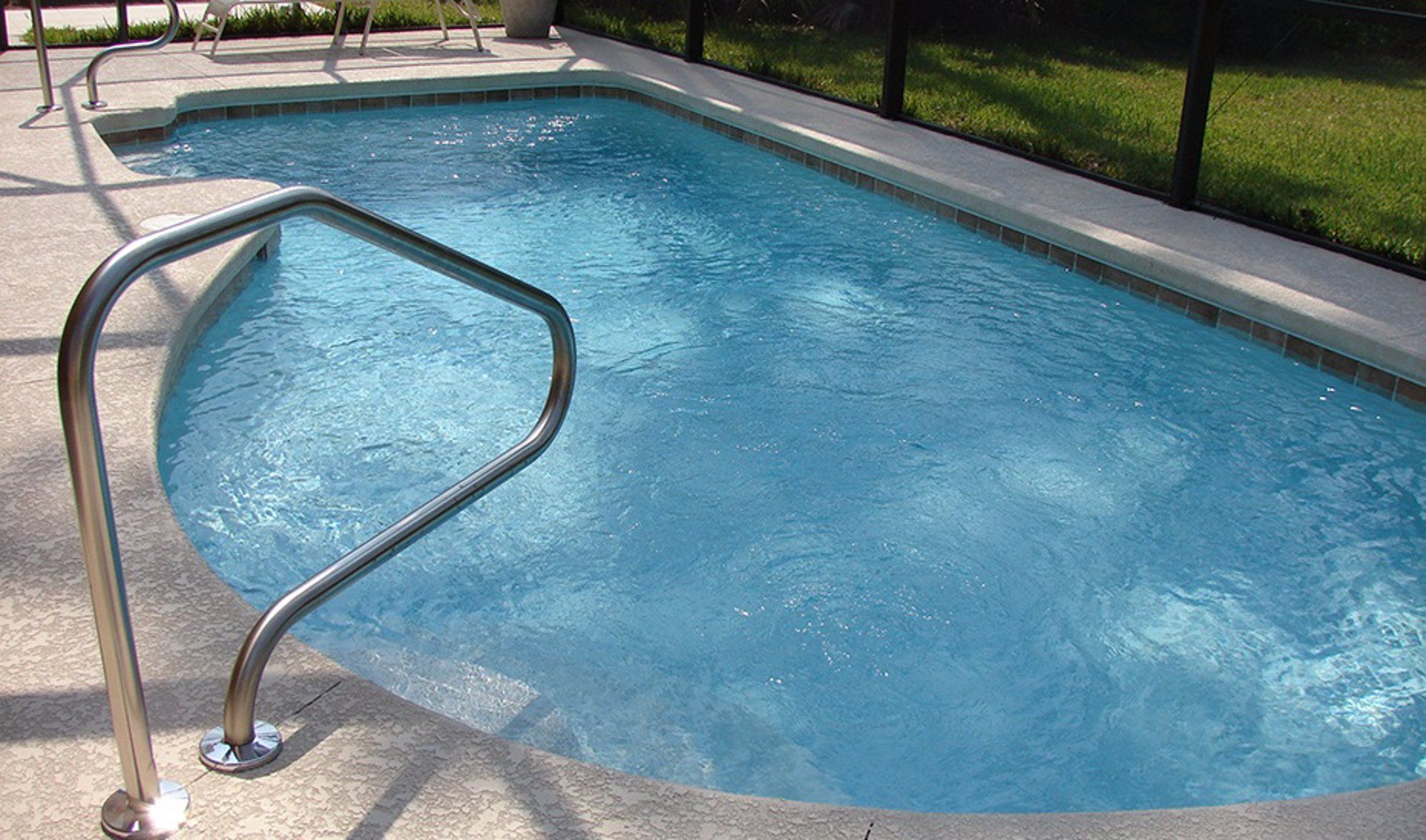 Muere ahogada una niña de cuatro años tras colarse en la piscina de un cortijo abriendo el cerrojo 