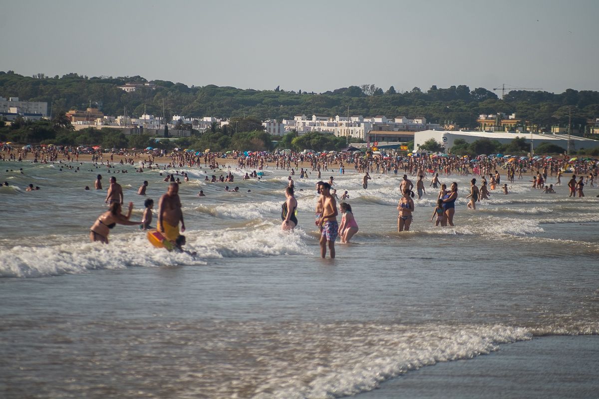 Ni la playa ni el bañador mojado: este es el hábito que dispara el riesgo de cistitis en verano