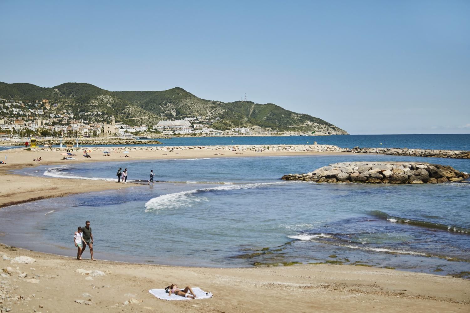 Unos bañistas hallan un fardo de 50 kilos de droga en la Playa de La Barra de Sitges (en una imagen de archivo). - 