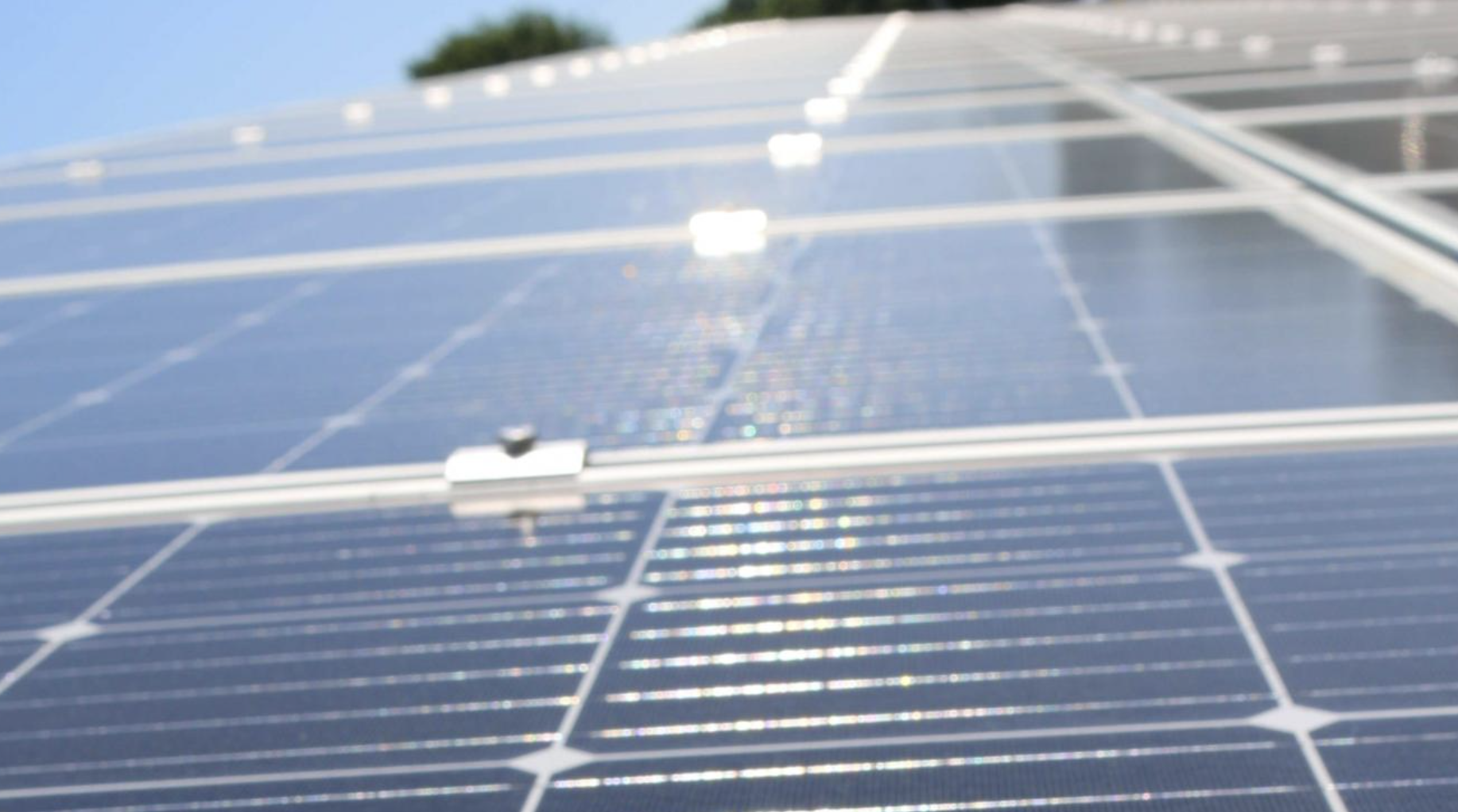 Sevilla refuerza su apuesta por los parques solares: grandes baterías eléctricas para Alcalá de Guadaíra y Utrera