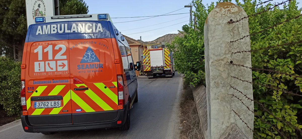 Una ambulancia de las Emergencias murcianas, en una imagen de archivo. - Una ambulancia de las Emergencias murcianas, en una imagen de archivo.