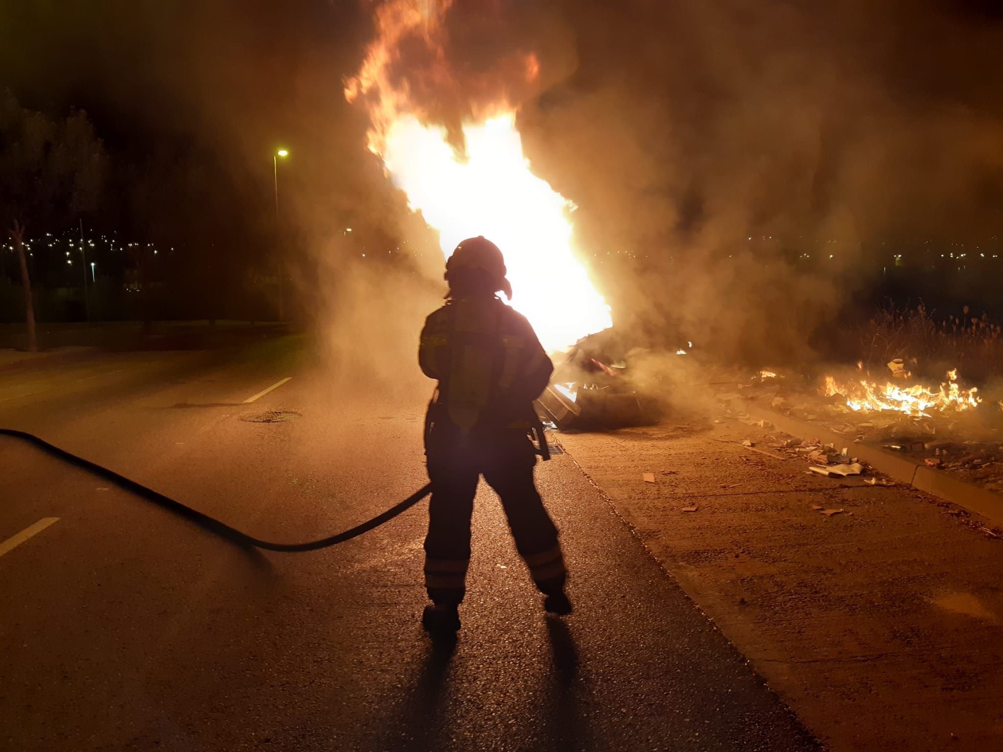 Noche de quema de contenedores en la zona Sur de Jerez | lavozdelsur.es