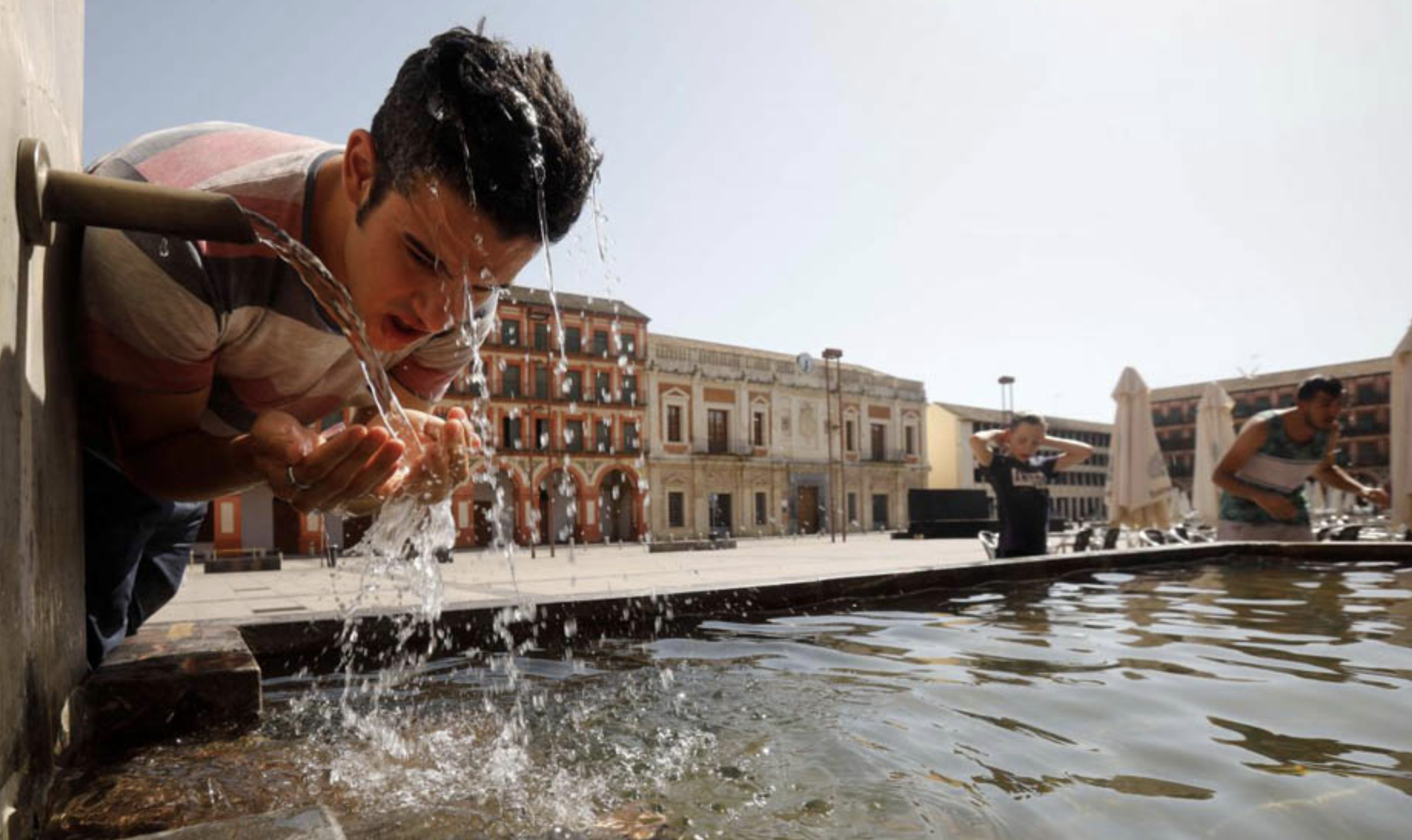 El calor extremo dispara el primer aviso rojo del verano en Andalucía: Córdoba rozará los 44 grados este martes