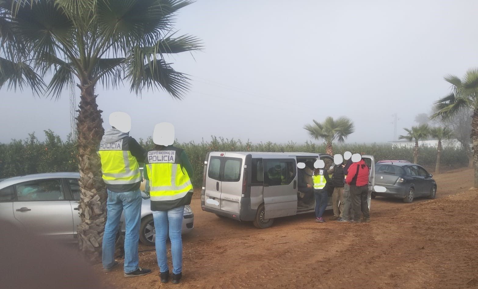 Los inmigrantes a los que cobraban dos empresarios por obtener papeles en Huelva trabajaban en semiesclavitud