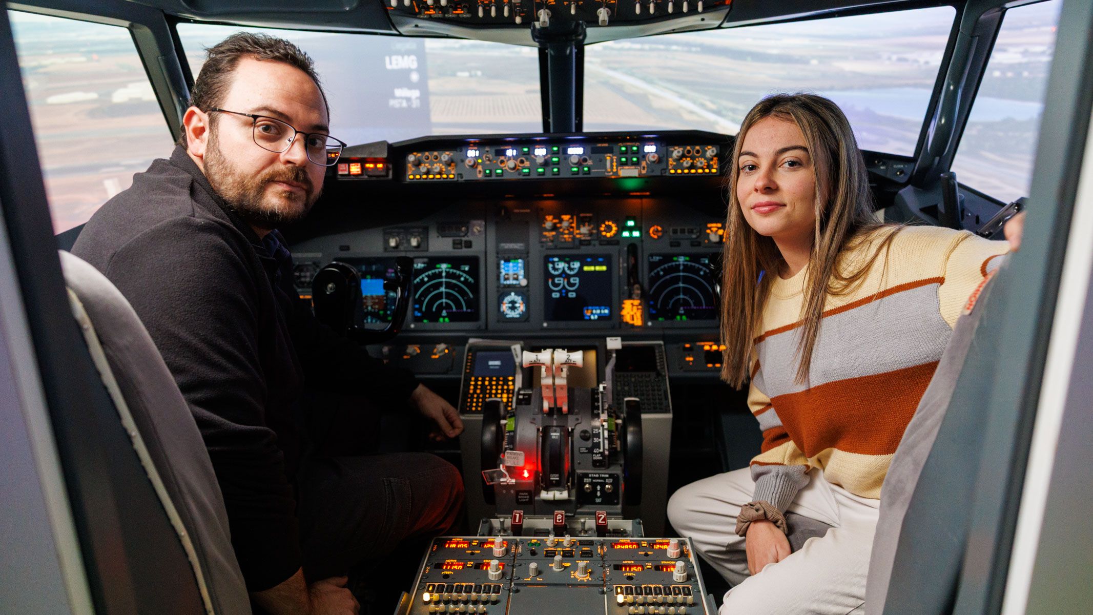 Pilota un Boeing sin salir de Jerez: una experiencia inolvidable gracias a una empresa que fue pionera