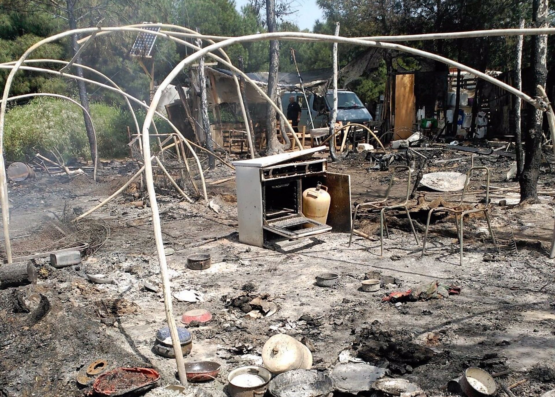 Echa gasolina sobre su propia chabola en Huelva y provoca un incendio en otras 80: muchos no denunciaron por miedo al no tener papeles