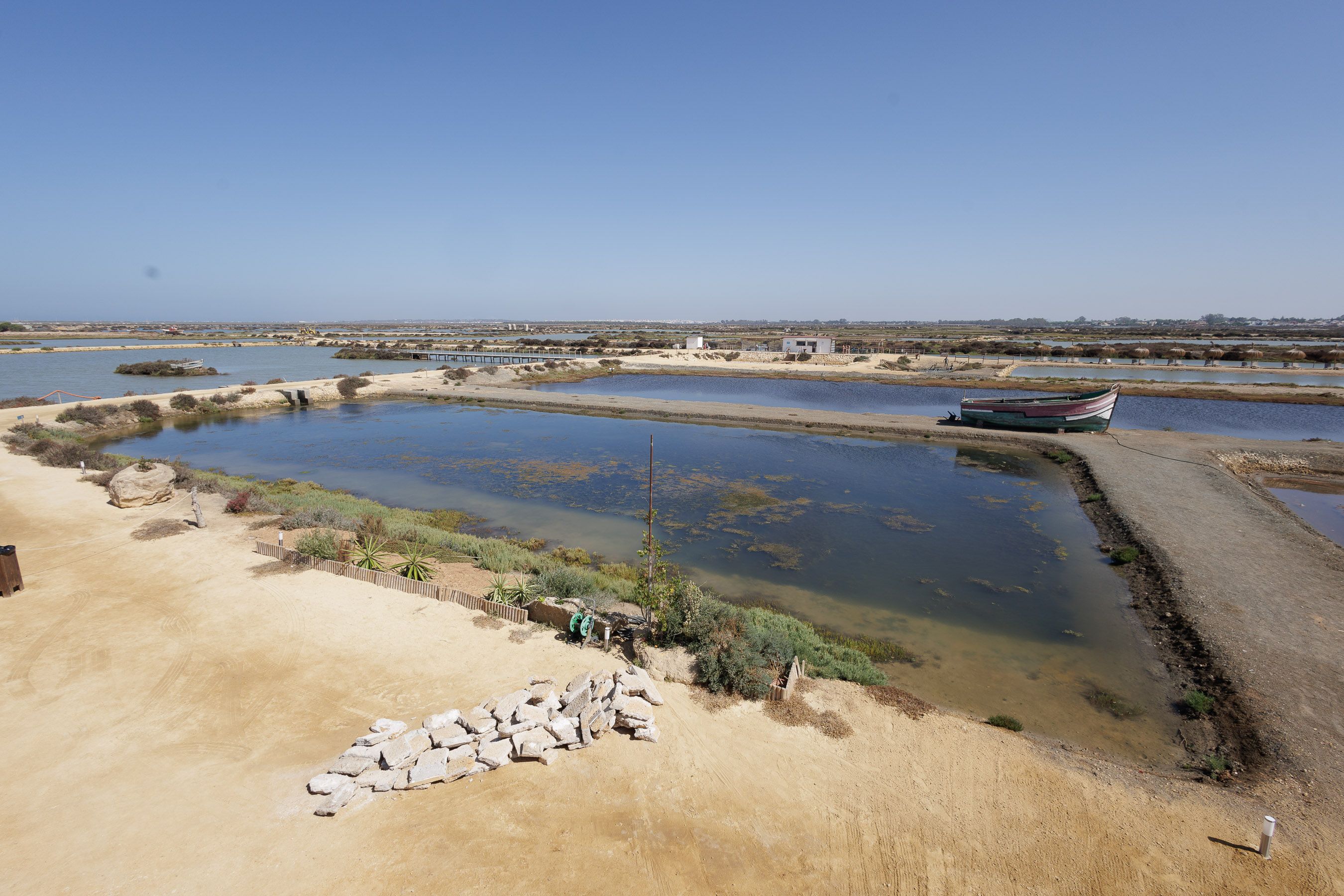 Una salina histórica transformada en paraíso: menús especiales de Navidad en plena Bahía de Cádiz