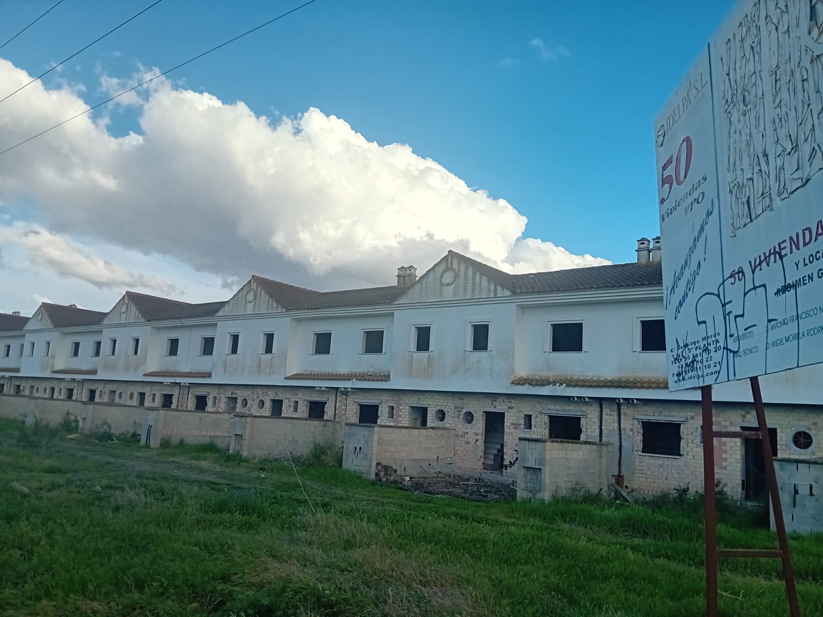 Los Palacios sortea viviendas de tres dormitorios por 91.000 euros tras rescatarlas de un fondo buitre