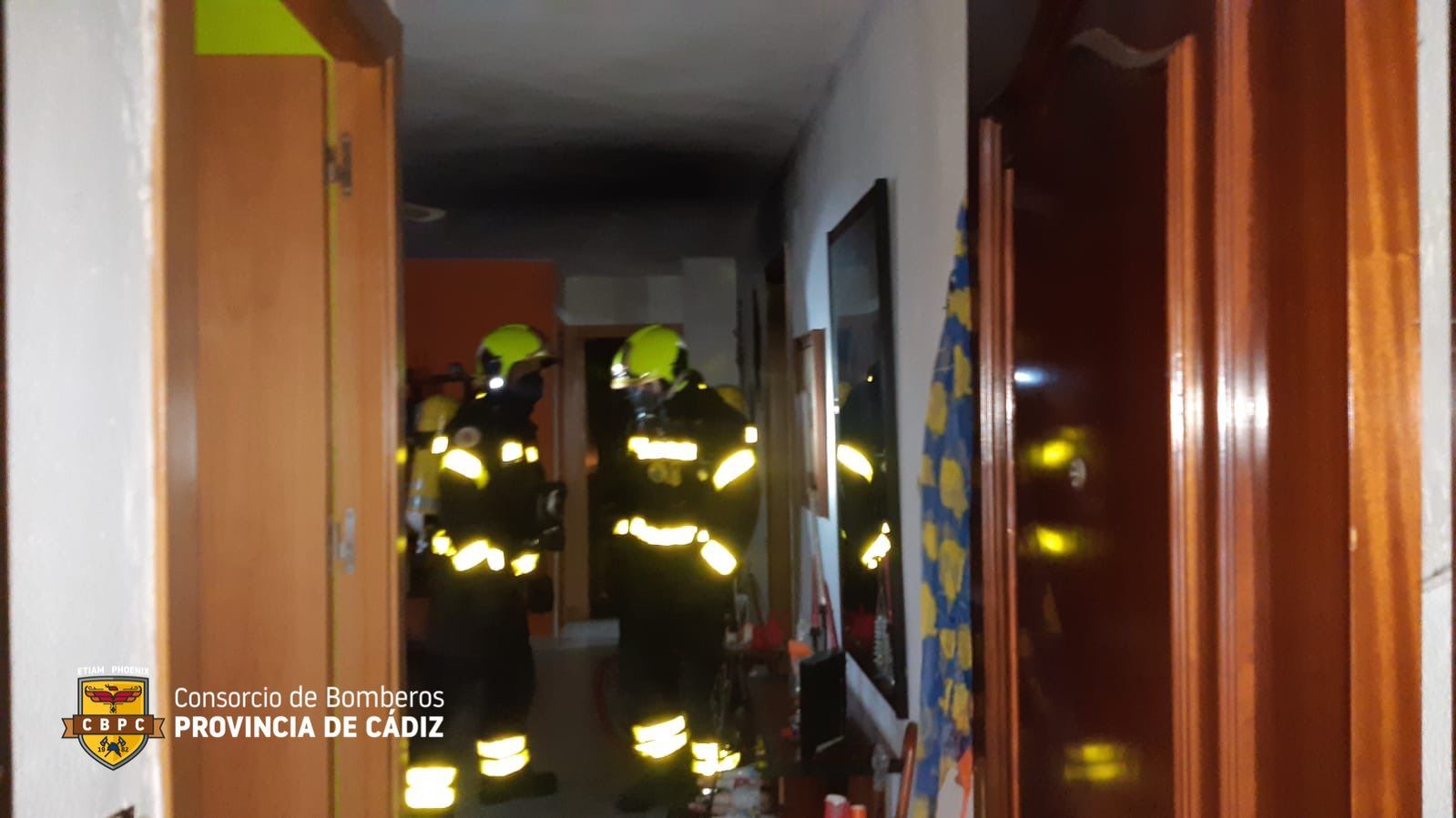 Una vecina de Cádiz sufre quemaduras en brazos y rostro al tratar de ...