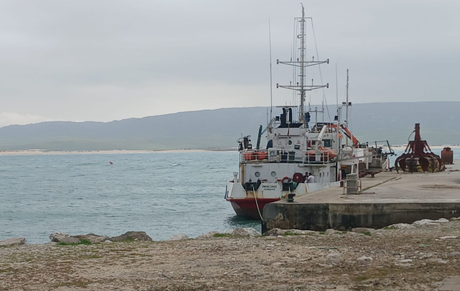 Dragado de emergencia en el puerto de Barbate: afecta al tráfico de la flota pesquera