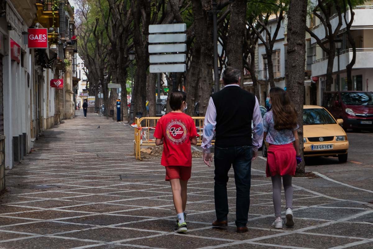 No siempre hacen falta tres: cuándo puedes ser familia numerosa con dos hijos en Andalucía