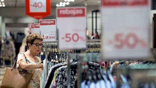 Comienzan las rebajas de verano, pero ¿a qué precio?: las señales que deben hacerte sospechar antes de comprar online
