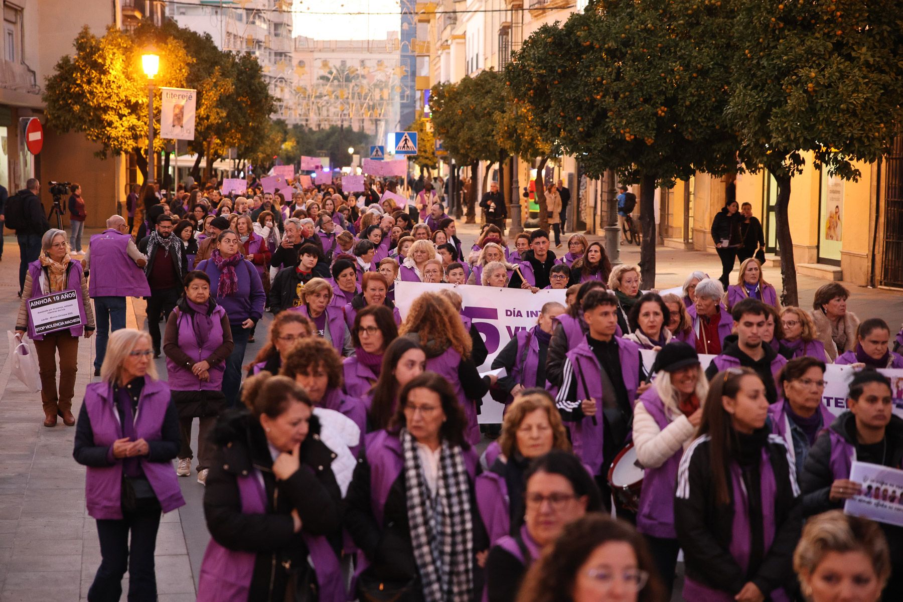 Marcha reivindicativa por el 25N en Jerez. - JUAN CARLOS TORO