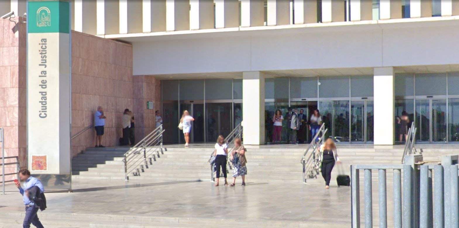 Abandonan a sus hijos menores en un hotel de Málaga y dos dan positivo en cocaína: esta es la condena para los padres