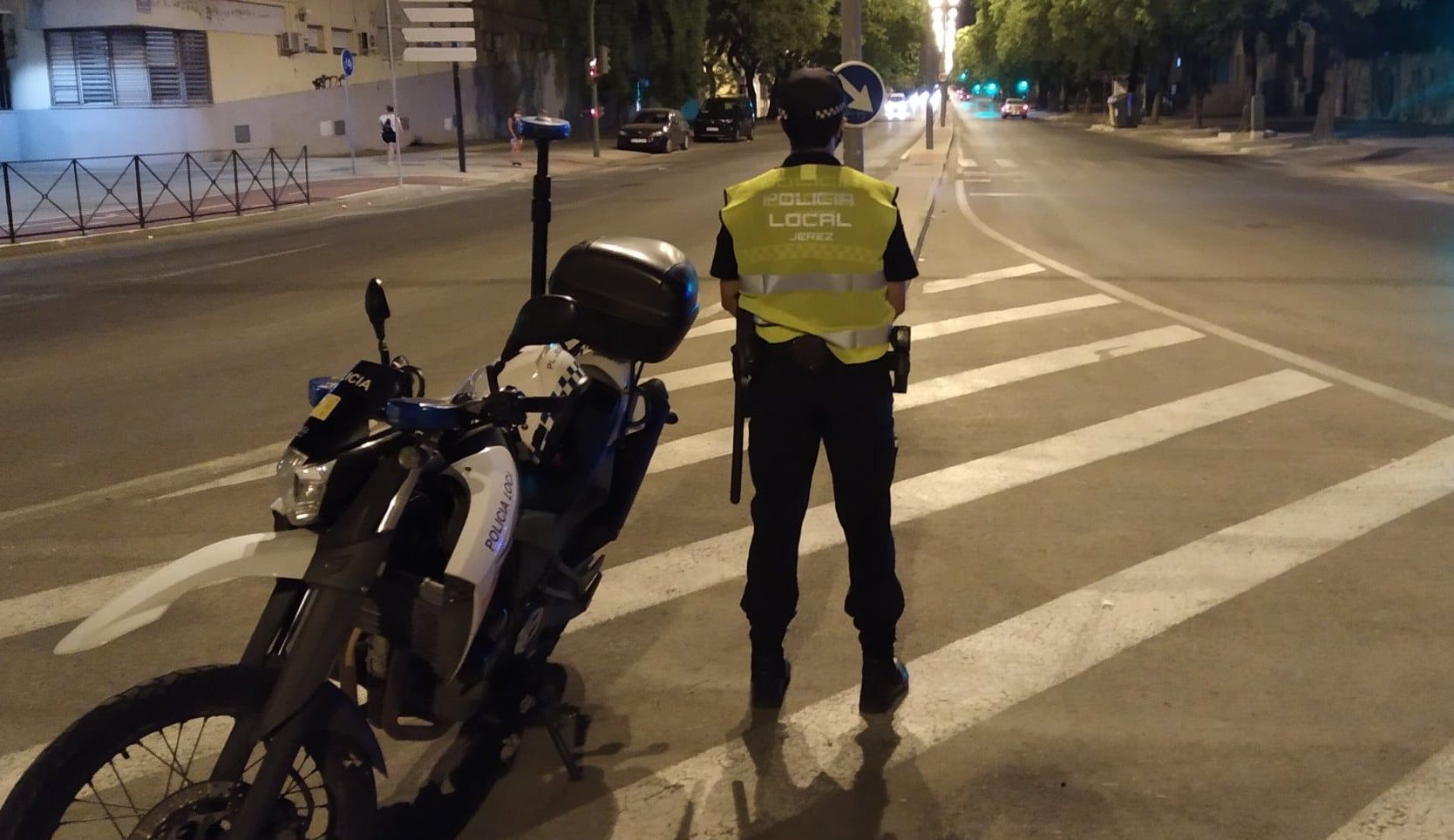 Le pillan conduciendo de forma anómala por Jerez y acaban encontrándole un bate de aluminio y óxido nitroso o 'gas de la risa'