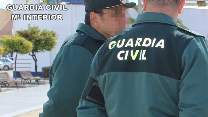 Investigan una tienda de alimentos de Jerez que vendía ropa y perfumes falsificados: otra intervención, en Rota