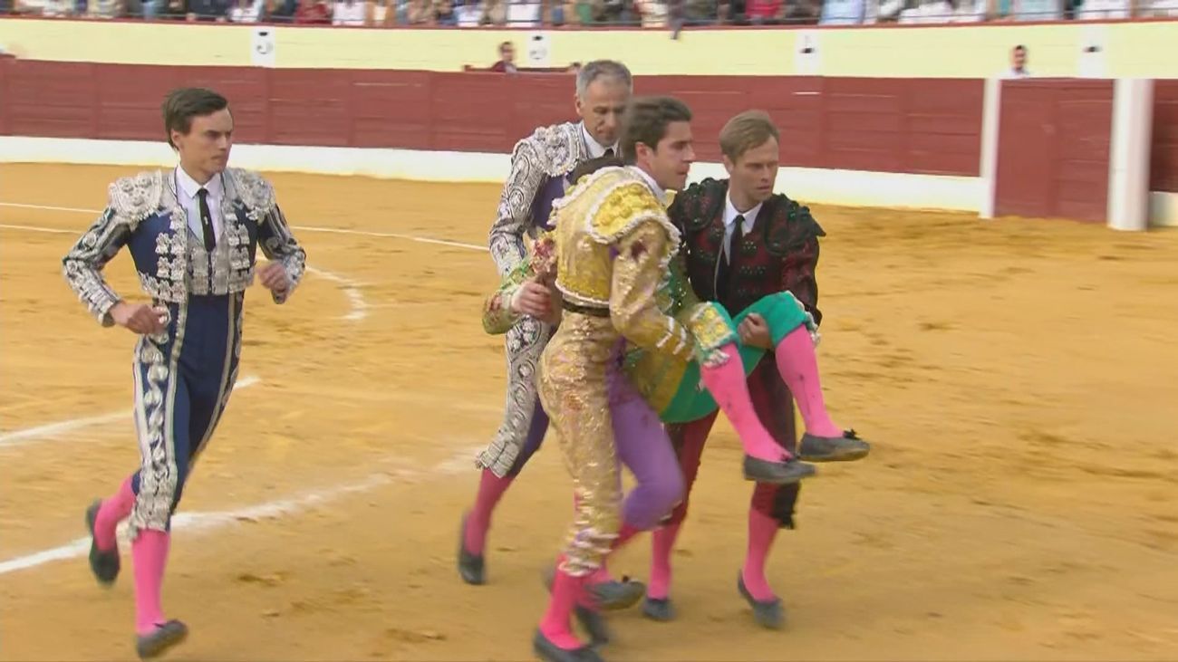 El torero Alberto Durán, operado de urgencia tras recibir una cornada en los testículos
