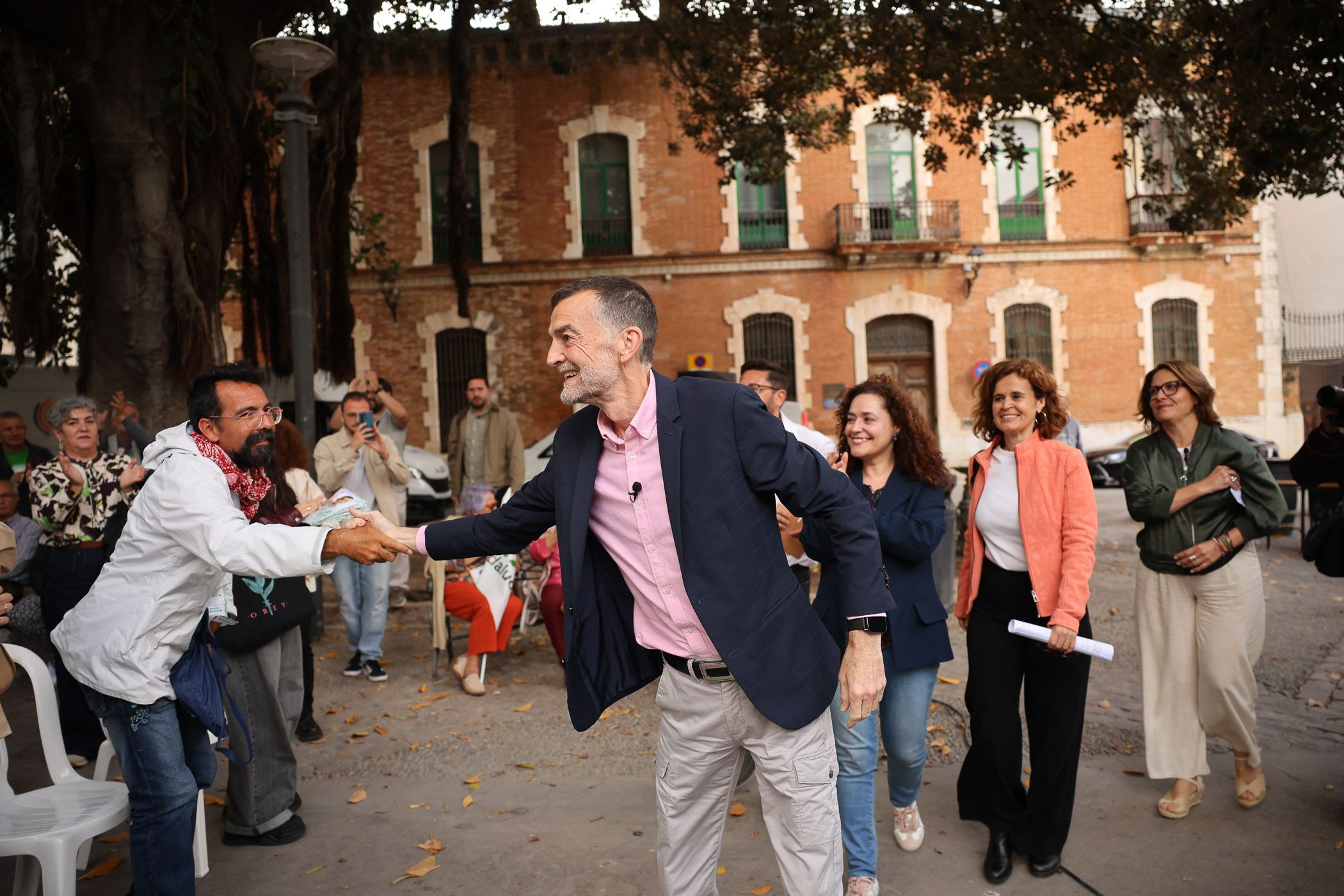 Paseos, lavadoras y hasta la Feria de Jerez: ¿qué harán los candidatos en la jornada de reflexión?