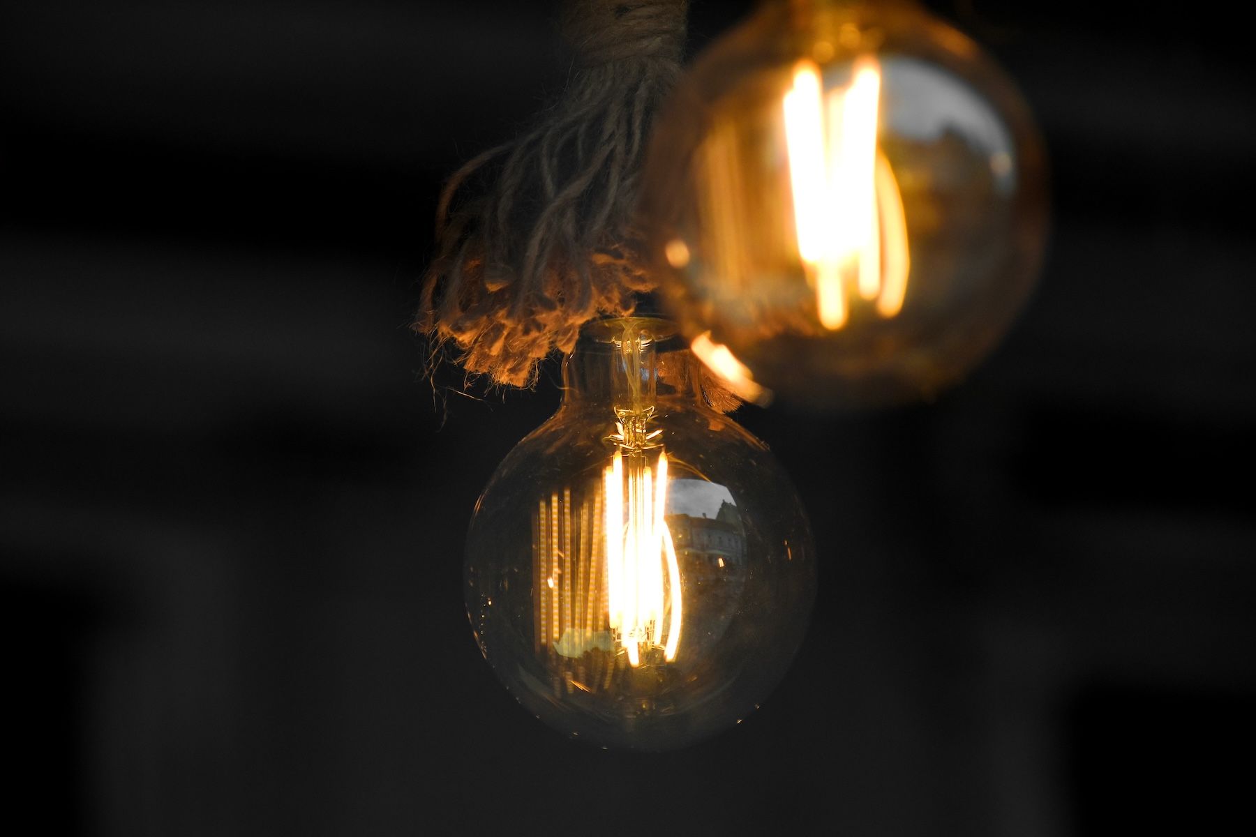Precio de la luz hoy 3 de mayo, Día de la Madre: precios negativos durante cuatro horas y un pico carísimo por la noche
