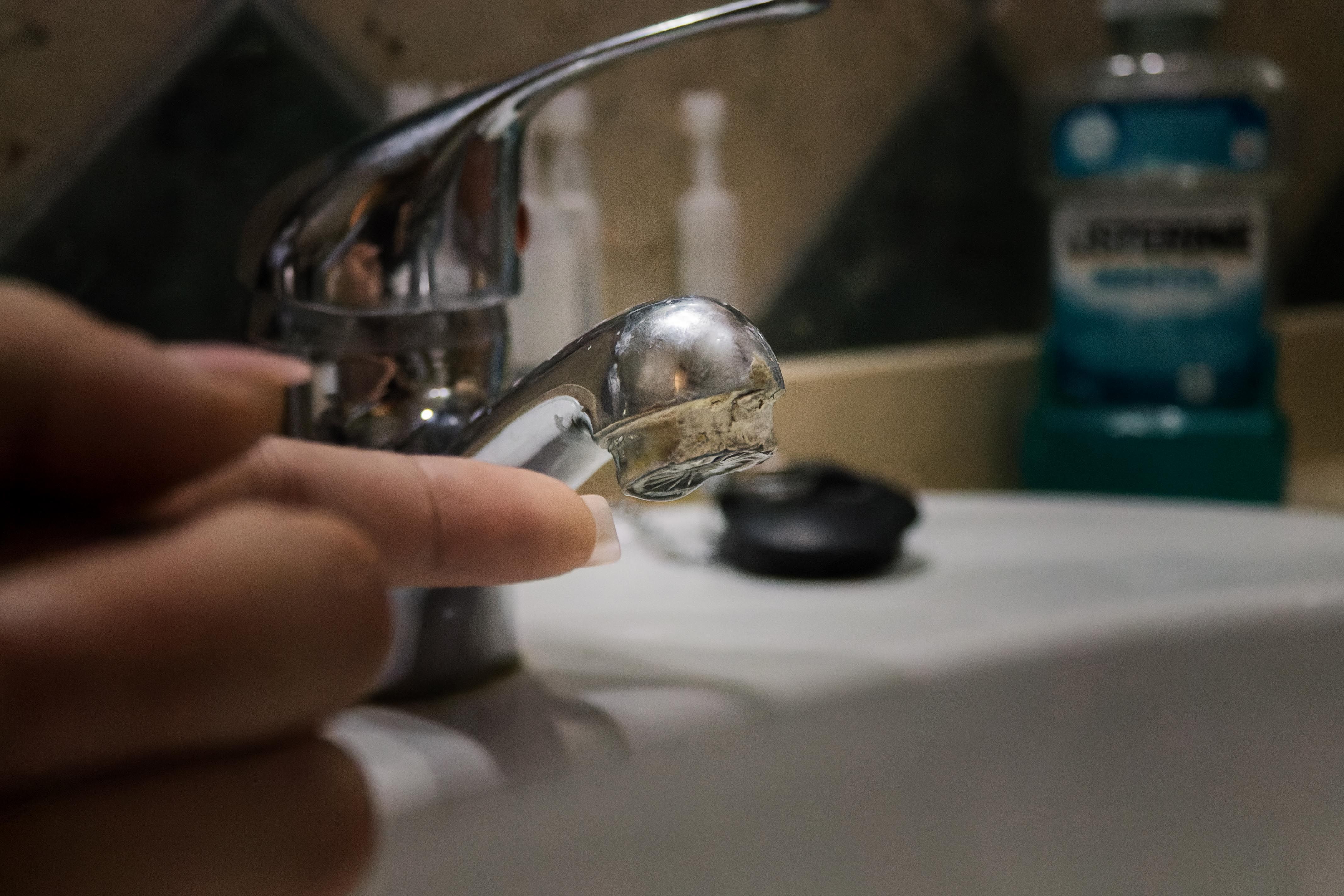 Alarma vecinal en el Distrito Macarena: vecinos denuncian tuberías de plomo en el agua potable en Sevilla