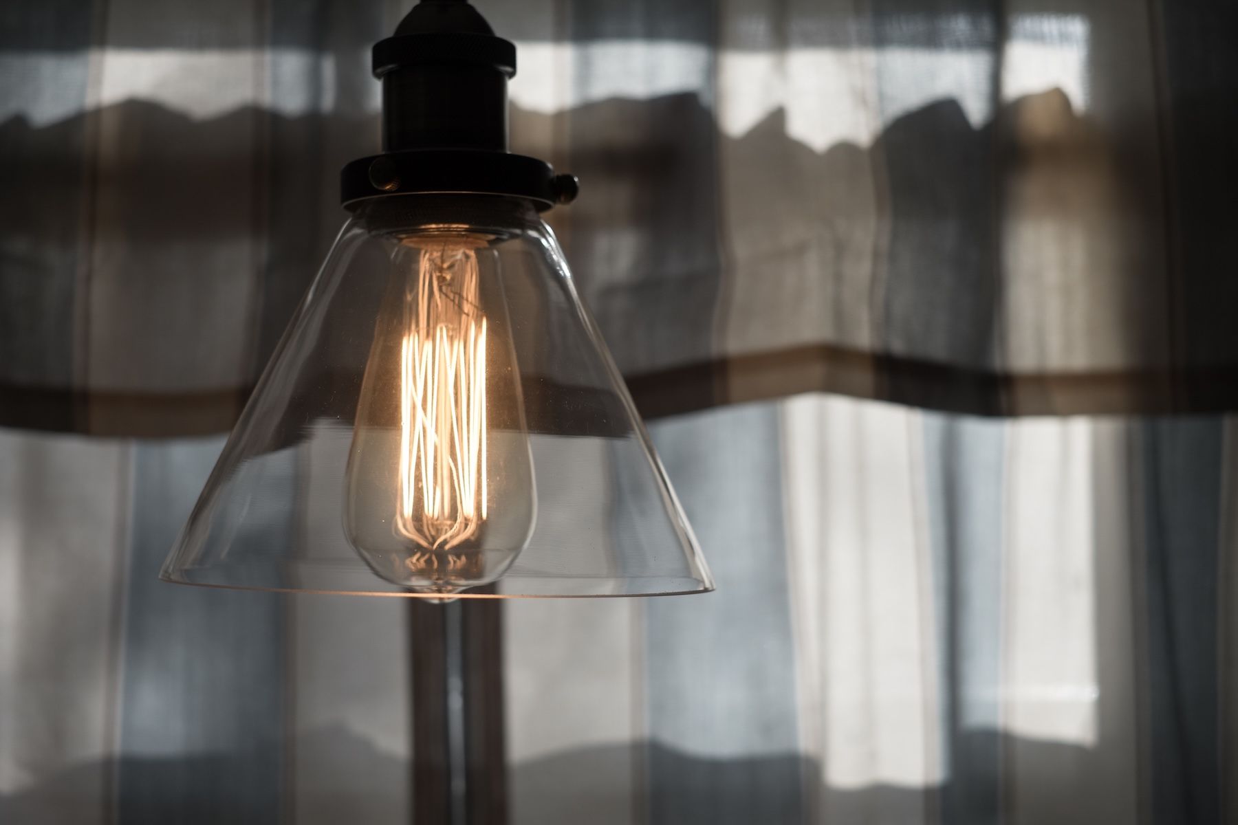 Precio de la luz hoy, sábado 2 de mayo: cae un 24,6% respecto al día anterior y tiene horas 'gratis'