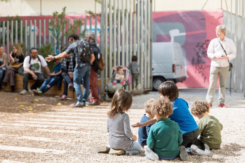 Niños jugando. - 