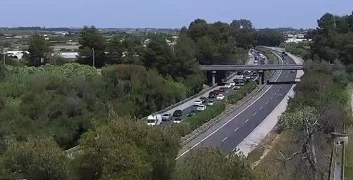 Atascos de hasta 13 kilómetros en la AP-4 en sentido Cádiz, por el 'éxodo' a las playas gaditanas este 1 de mayo