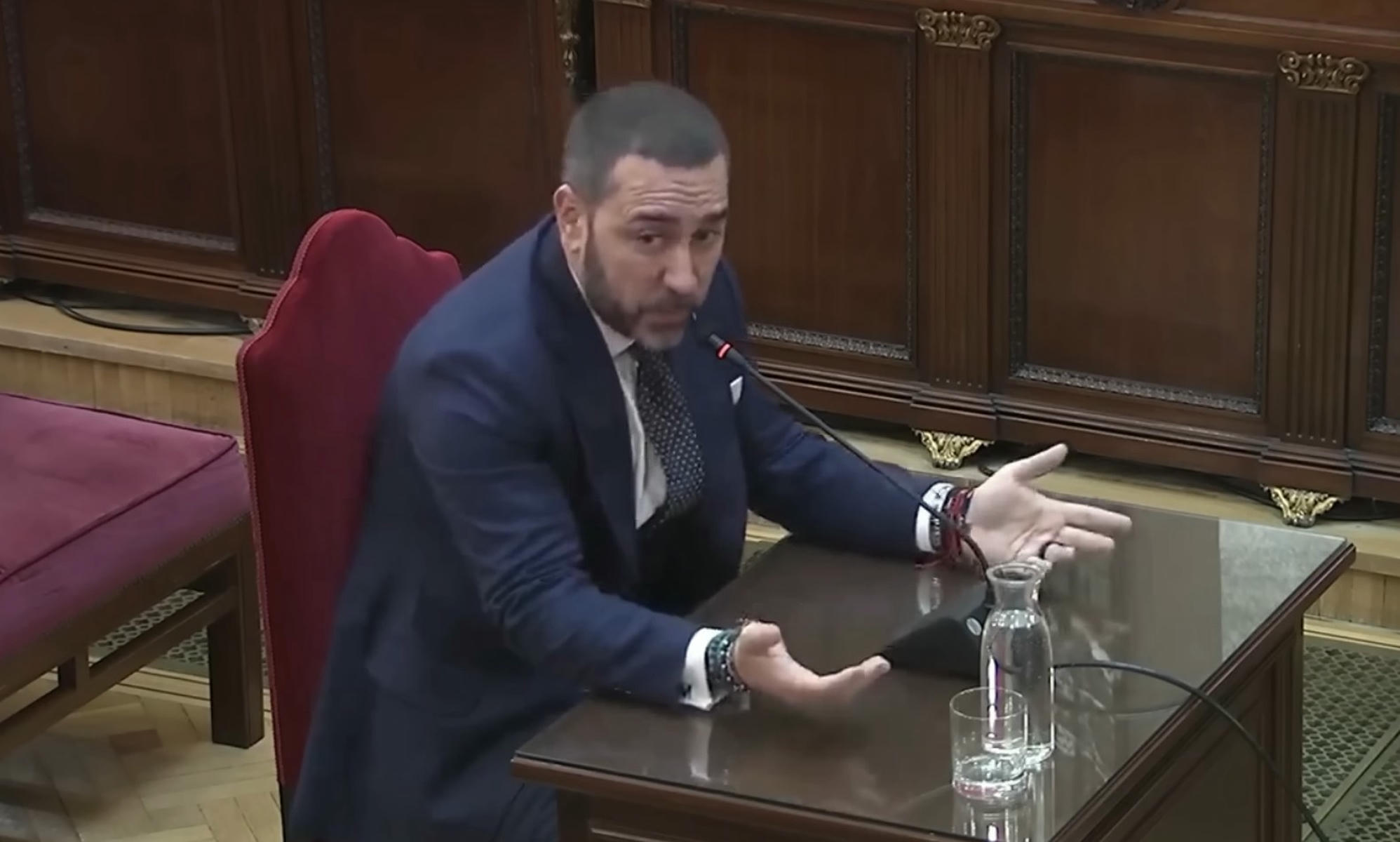 'Kitchen' y 'mascarillas' suben de intensidad: un día de informes limpiados y mochilas con dinero