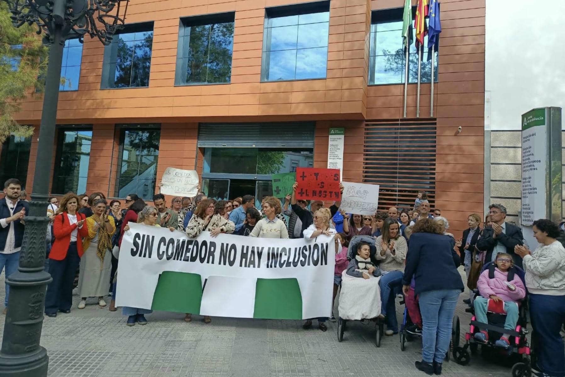 Nueva protesta de Upace San Fernando en Cádiz para luchar por su comedor