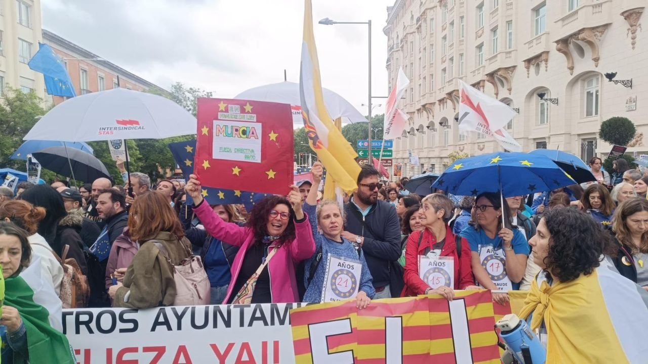 Los docentes interinos de Andalucía y otras comunidades hacen ruido en Madrid: arrancan una huelga