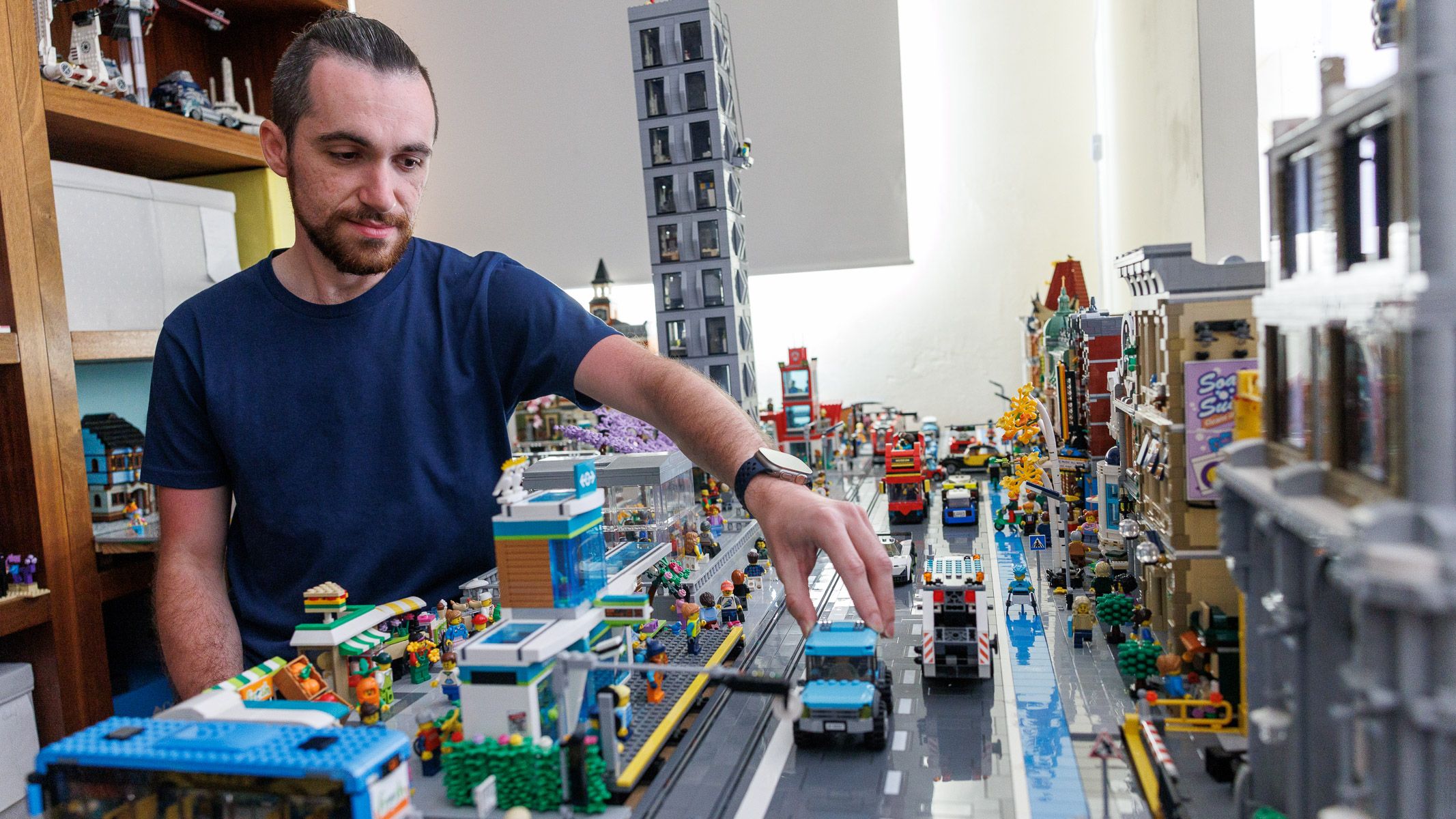 Una ciudad de Lego con 60.000 piezas en el salón familiar: así es el proyecto de un joven de Jerez