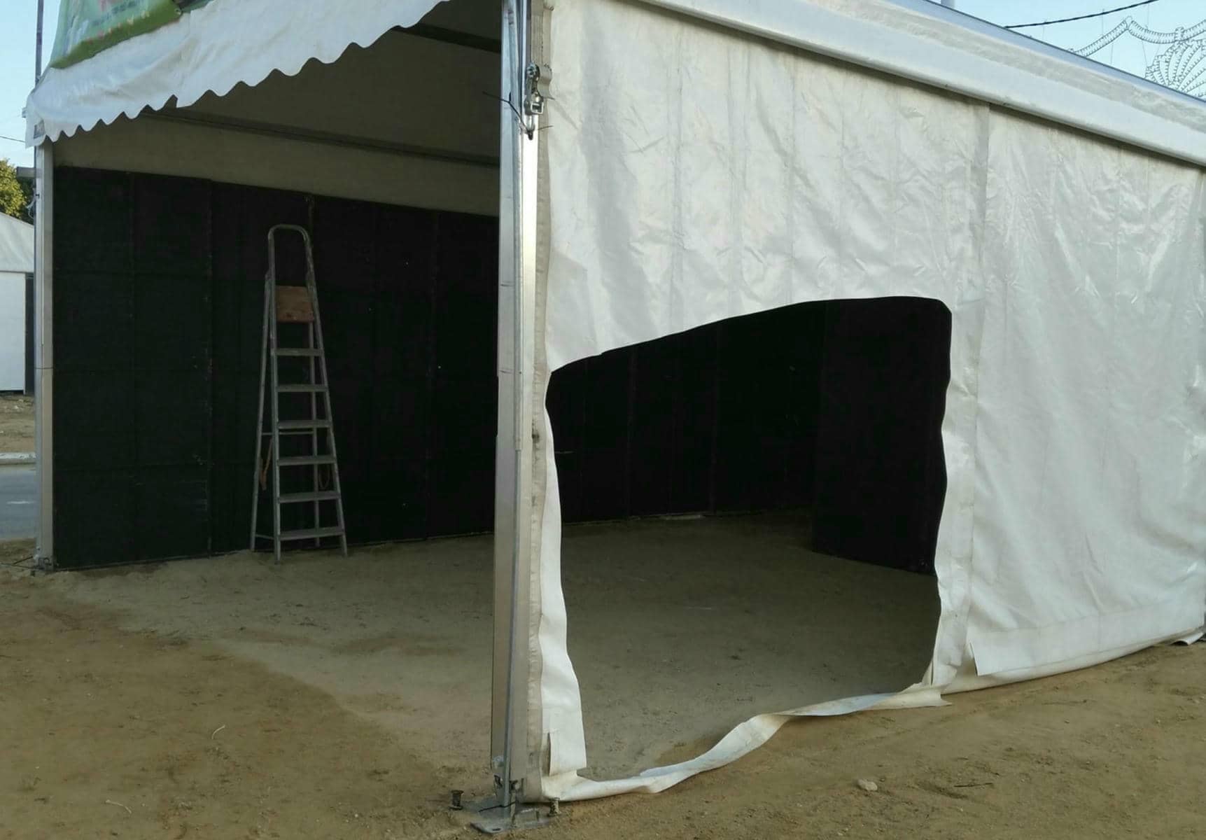 Vandalismo en la Feria de El Puerto: rajan una caseta el día antes del alumbrado