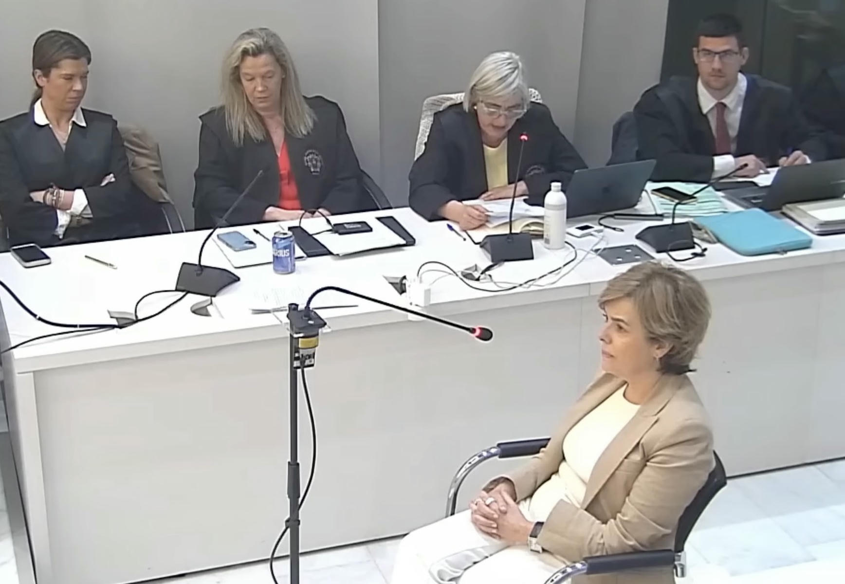 Soraya y Arenas siguen el guion que marcó Rajoy y no recuerdan nada de la 'Kitchen' (ni su existencia)