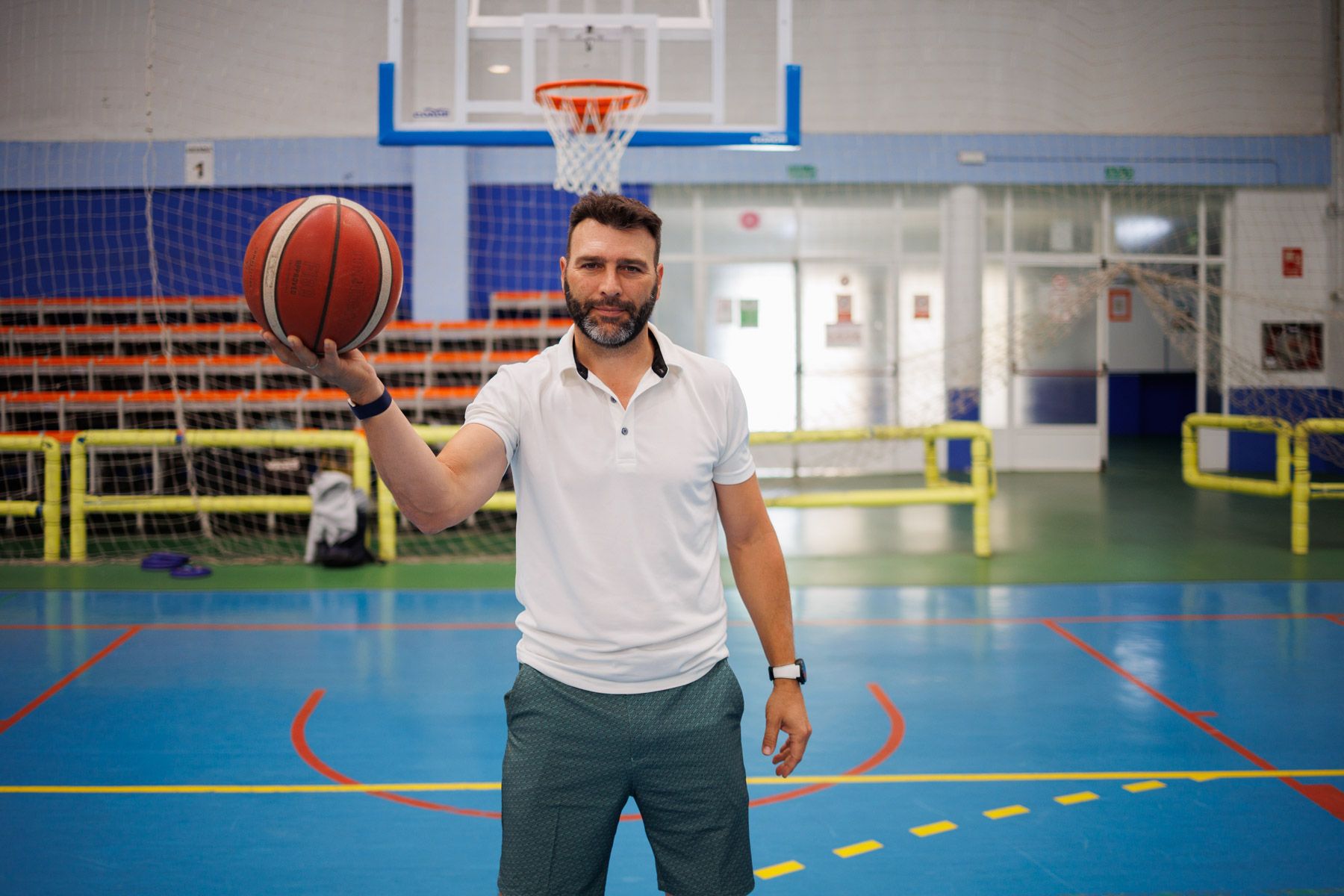 El adiós de un gigante del arbitraje del mejor basket europeo: 