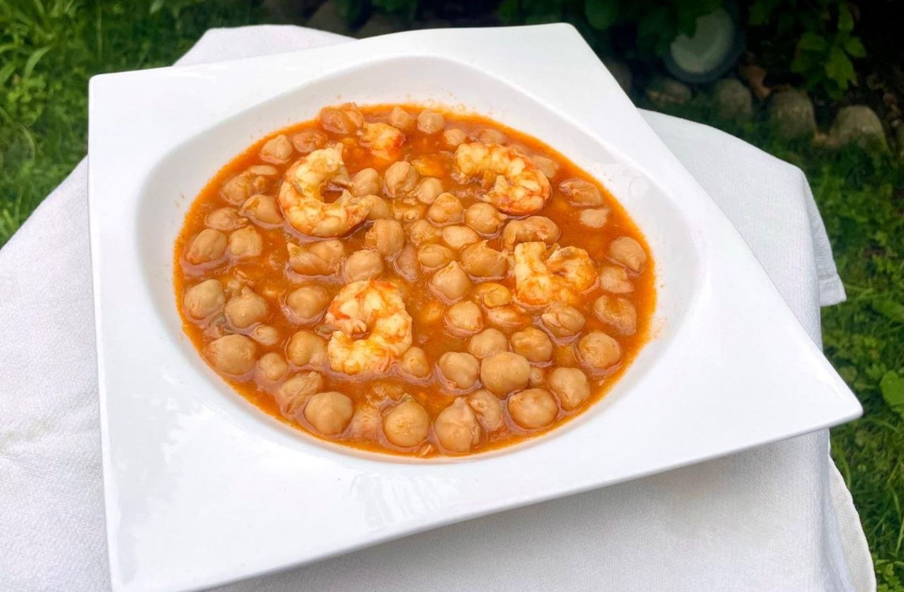 De Arcos a Rota: los garbanzos con langostinos que saben a casa