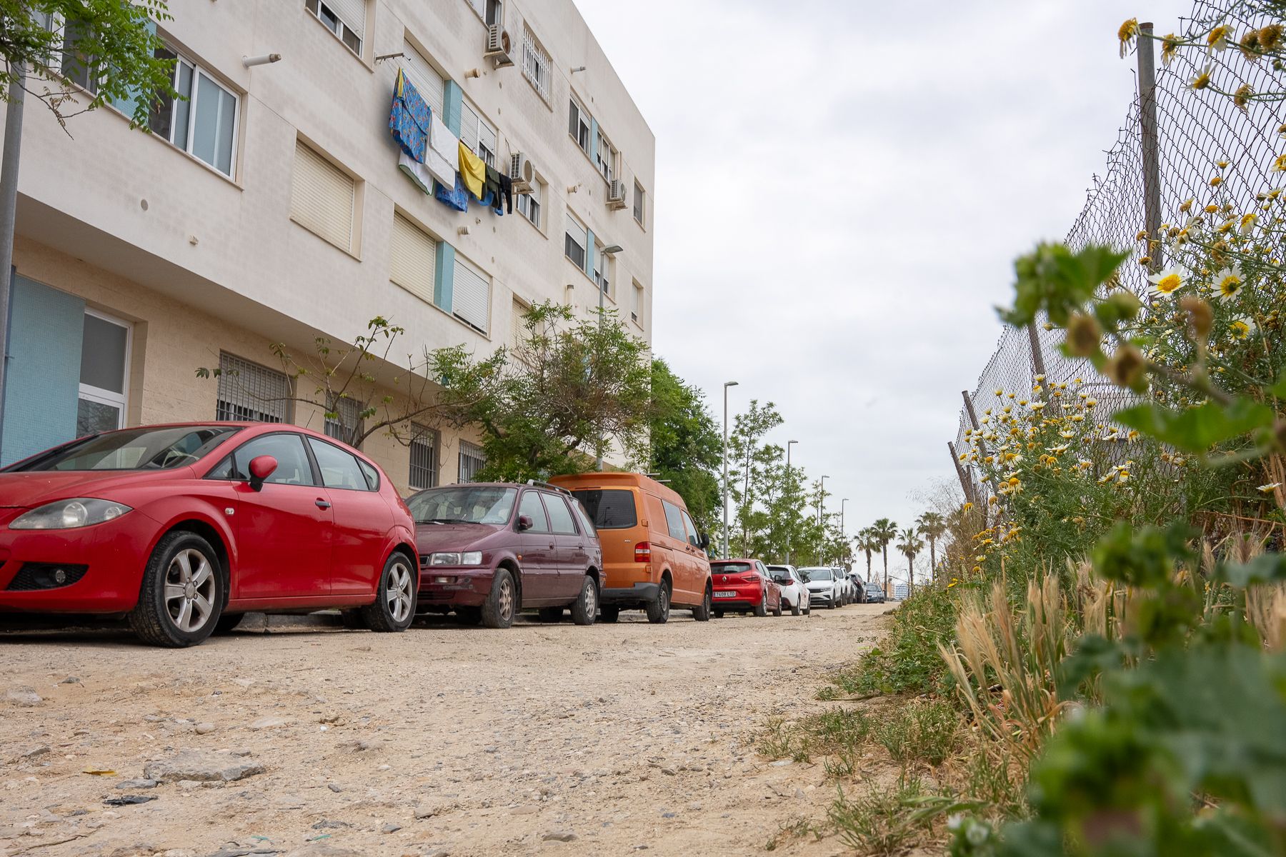 Cádiz acabará por fin con la última calle sin asfaltar de la ciudad tras años de promesas y espera