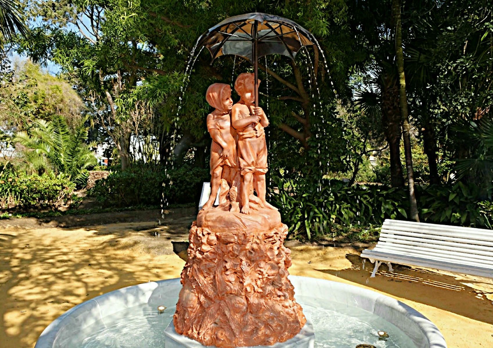 La Fuente de los Niños del Paraguas en Cádiz