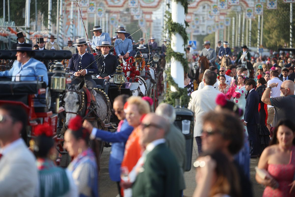 La primavera y sus fiestas hacen que Andalucía lidere la bajada del paro durante el mes de abril