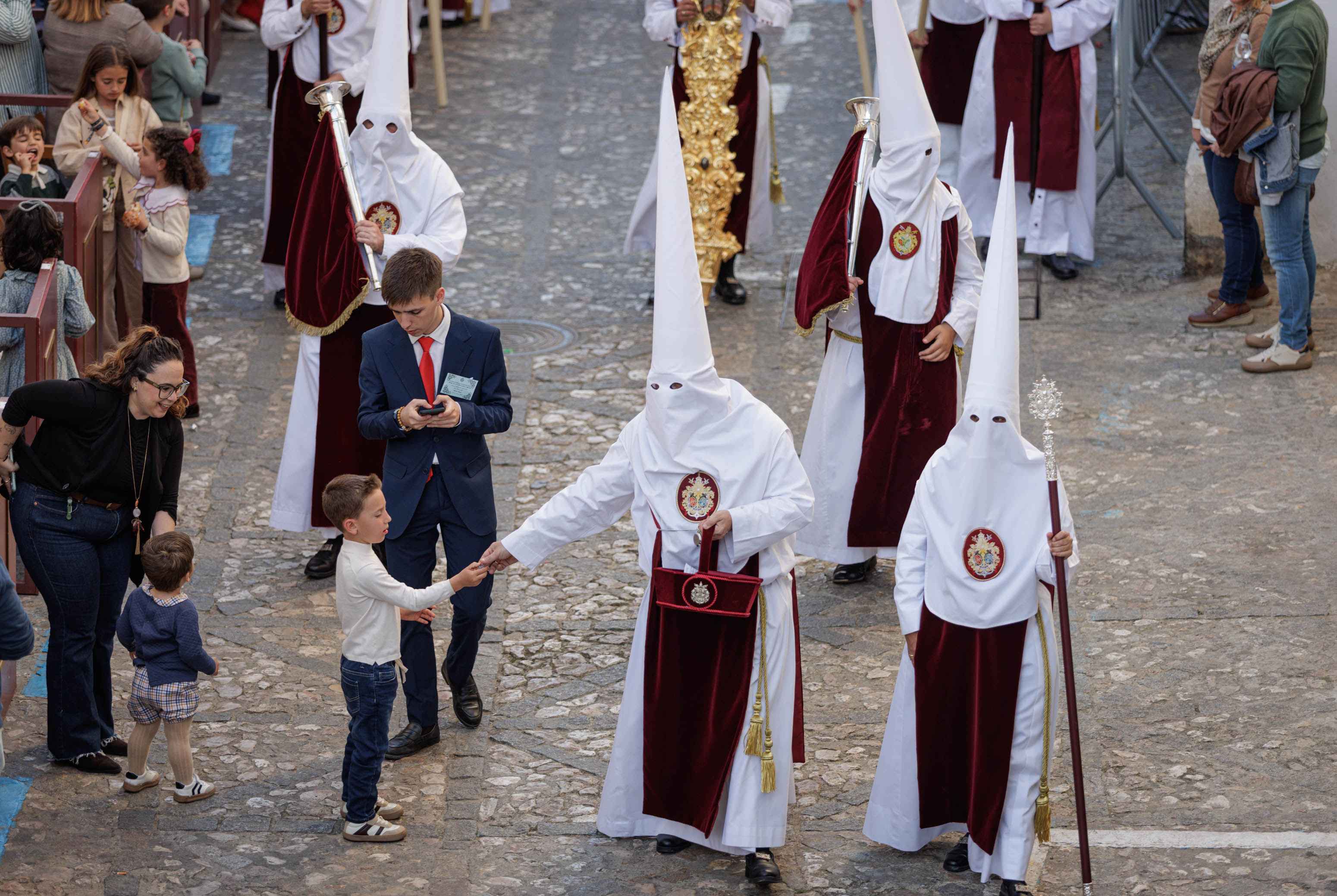 Martes Santo en Jerez: el corazón del Polígono San Benito convertido en pasión cofrade con La Clemencia