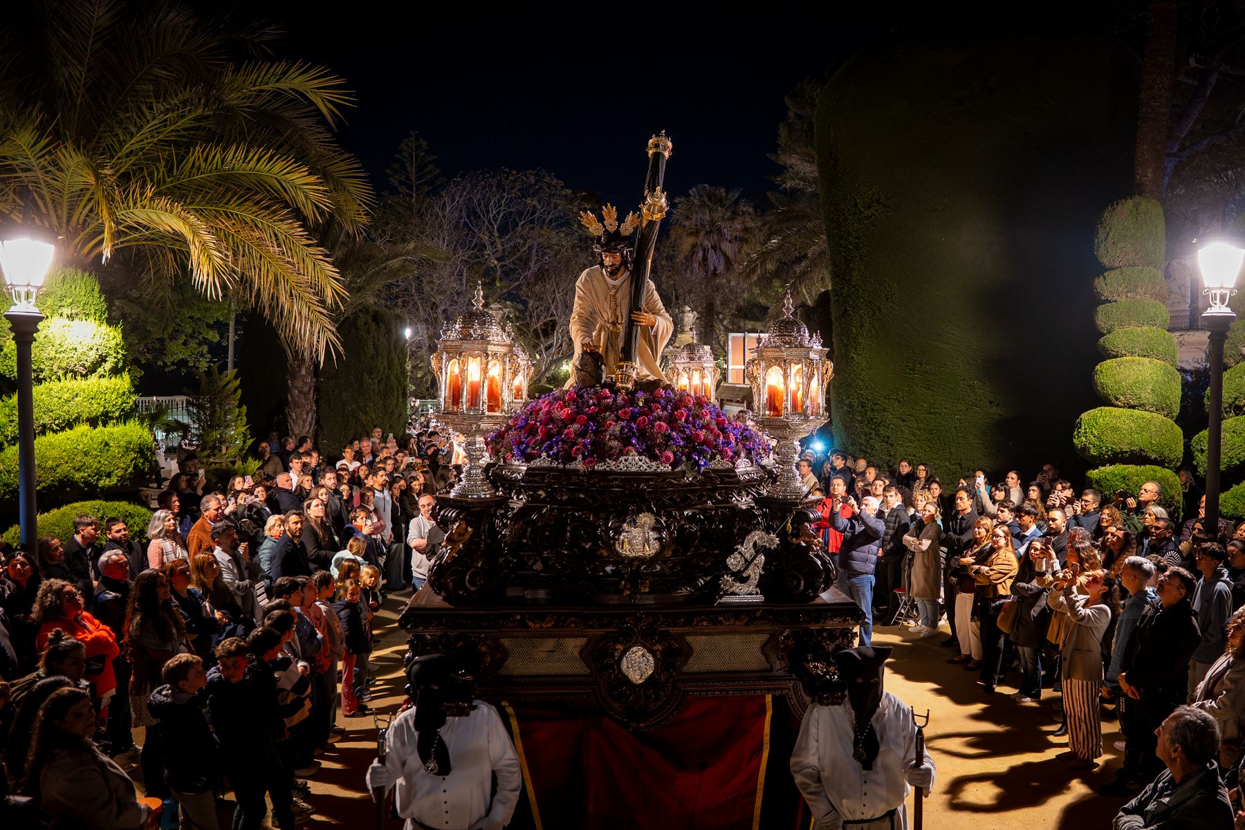 Un Martes Santo inolvidable en Cádiz, con El Caído volviendo a 'casa' y un presidente de visita