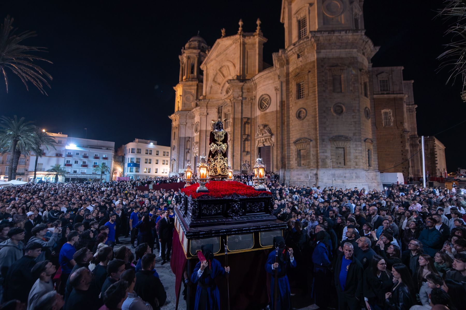 La Humillación regresa a las calles de Cádiz 60 años después en un Sábado de Pasión histórico