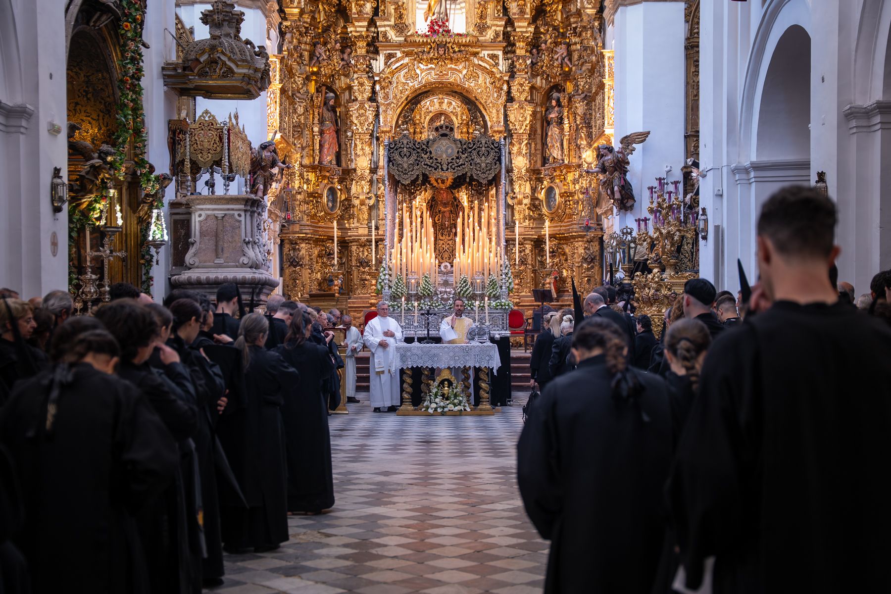 El Viernes de Dolores en Cádiz, la antesala de la Semana Santa, en imágenes