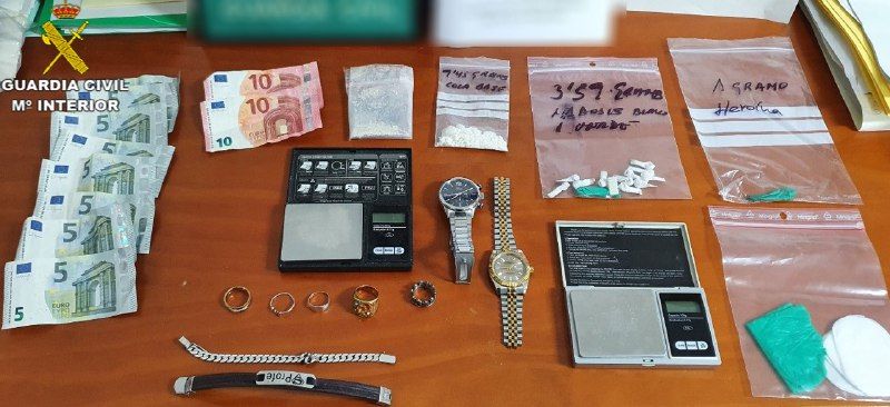 Cinco "conocidos toxicómanos" se dedicaban a robar casas de personas mayores en Arcos Cinco "conocidos toxicómanos" se dedicaban a robar casas de personas mayores en Arcos