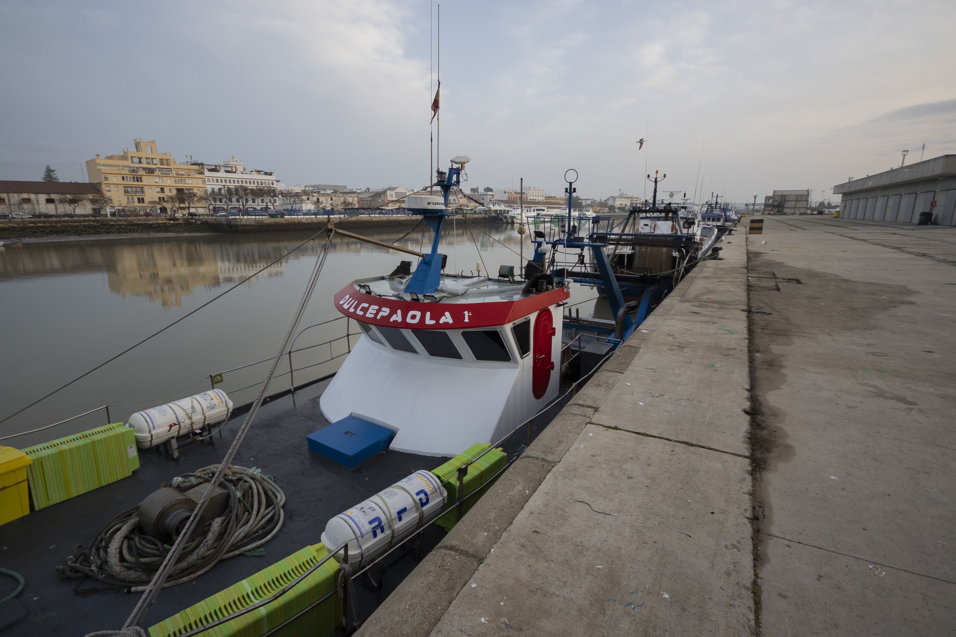 Barcos amarrados en el muelle.