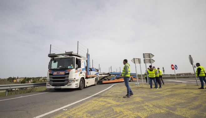 CAMIONEROS TREBUJENA CORTE CARRETERA 10