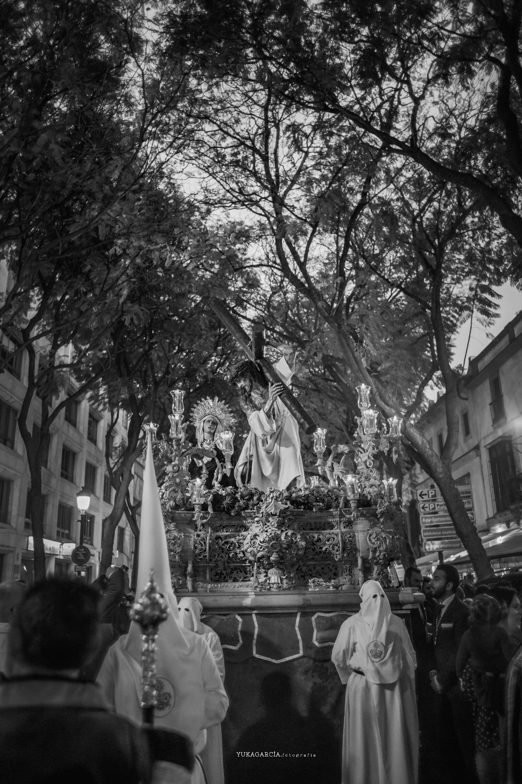 El misterio de La Misión por calle Porvera.    YUKA GARCÍA