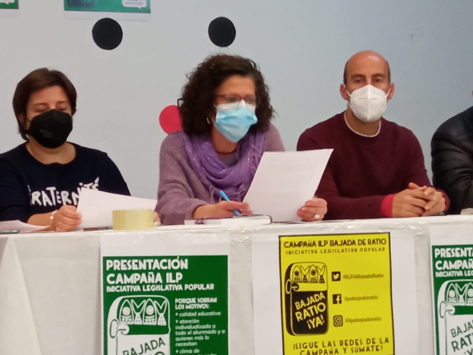 Geli Sánchez, en el centro de la imagen, ha sido la encargar de presentar la campaña de la Iniciativa Legislativa Popular en Cádiz.